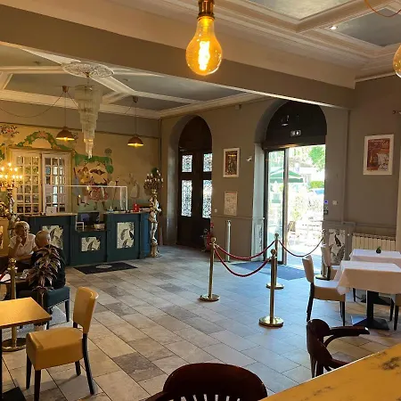 Le Grand Molière Hotel